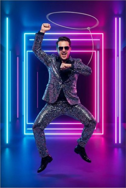 La pose culte de « Gangnam Style » : genoux fléchis, poignets croisés